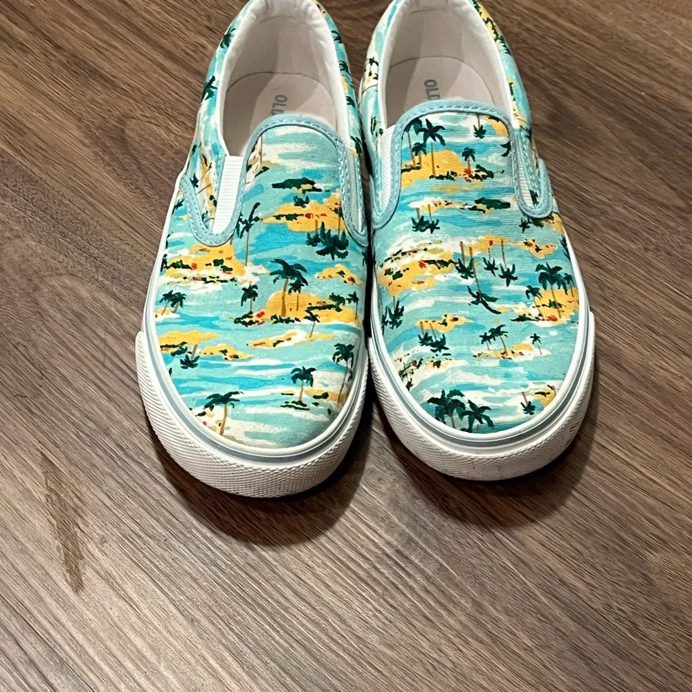 Old Navy Boys Shoe Size 4 Paradise Washed Print Canvas Slip-On Sneakers